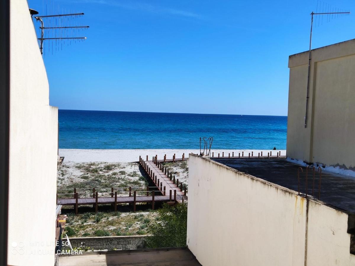 Corona'S Apartment- Fronte Spiaggia La Caletta Exterior photo