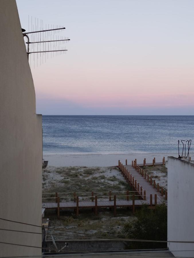 Corona'S Apartment- Fronte Spiaggia La Caletta Exterior photo